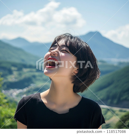 以山為背景的女人的肖像 118517086
