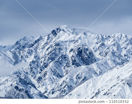 Snow-covered mountain range of the Northern Alps, Hakuba Village, Nagano Prefecture 118518332