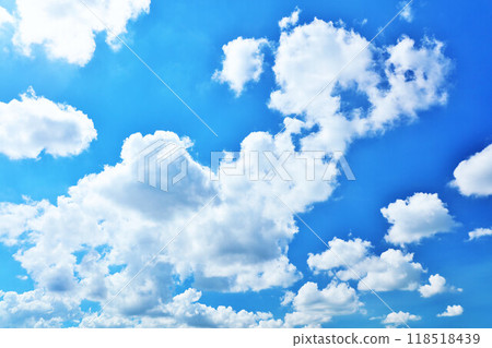 夏天藍天和雲彩 118518439