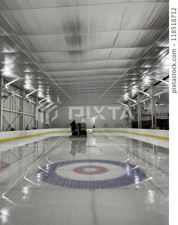 備冰工作結束後的溜冰場 118518712