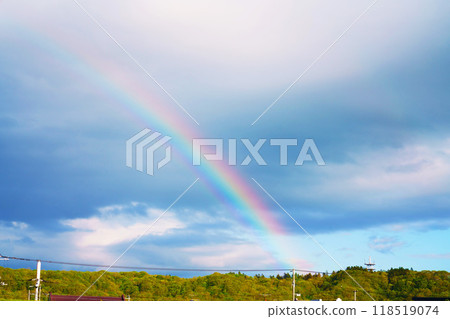 雨後天空出現彩虹 雨後天空出現彩虹 118519074
