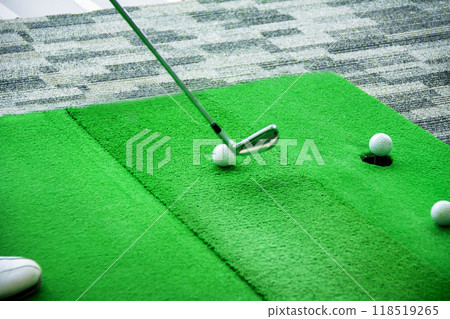 Image of practice at a golf driving range 118519265