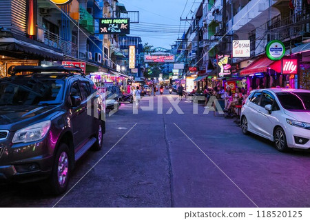 通往泰國芭達雅樹鎮的路 118520125