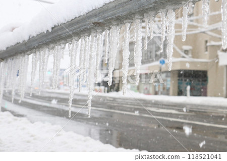 The day I discovered the icicles on a snowy morning The day I discovered the icicles on a snowy morning 118521041