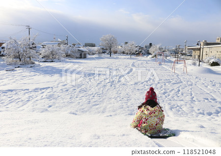 下雪天我們去滑雪橇的公園 118521048