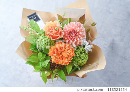 Stylish flower arrangements in vibrant colours 118521354