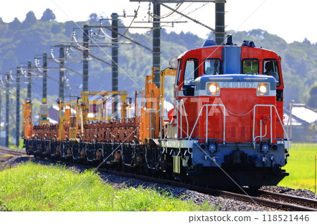 DE10-1697 carrying long rails on the Narita Line 118521446