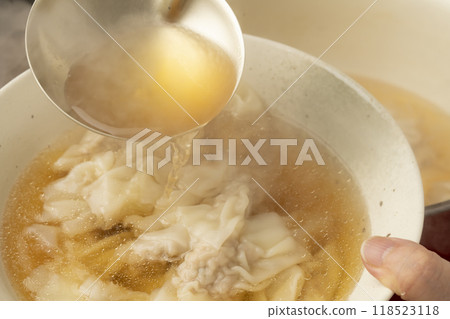 Wonton: Place wonton soup in a bowl 118523118