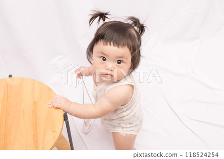 【抓著桌子的雙馬尾寶寶】 【抓著桌子的雙馬尾寶寶】 118524254