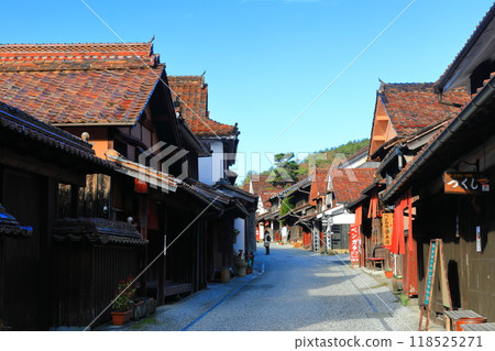 [Okayama Prefecture] The townscape of Fukiya Furusato Village on a clear day 118525271