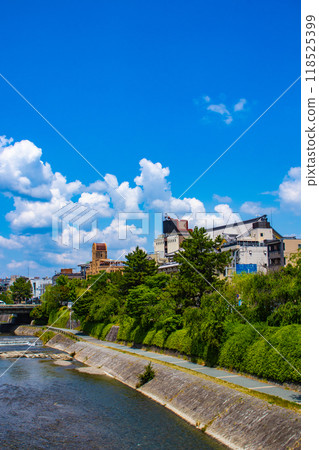 [Kyoto Scenery] Walking along the Kamo River (from Shichijo Ohashi Bridge to Sanjo Ohashi Bridge) 118525399