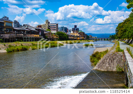 [Kyoto Scenery] Walking along the Kamo River (from Shichijo Ohashi Bridge to Sanjo Ohashi Bridge) 118525414