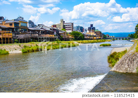 [Kyoto Scenery] Walking along the Kamo River (from Shichijo Ohashi Bridge to Sanjo Ohashi Bridge) 118525415