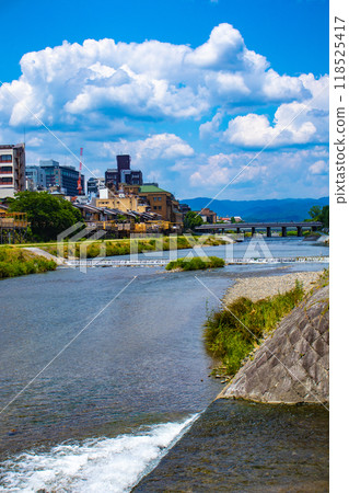 [Kyoto Scenery] Walking along the Kamo River (from Shichijo Ohashi Bridge to Sanjo Ohashi Bridge) 118525417