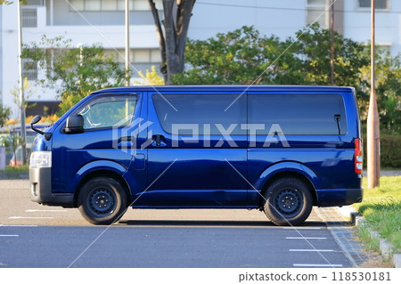 One-box car image 118530181