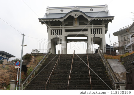 Niomon Gate of Honmyoji Temple (Kumamoto City) Niomon Gate of Honmyoji Temple (Kumamoto City) 118530199