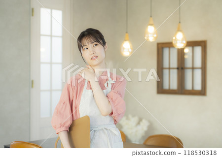 Tired apron woman 118530318