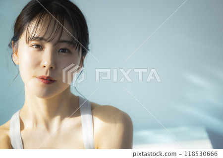 Pretty female portrait 118530666