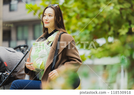 Mother walking with baby 118530918