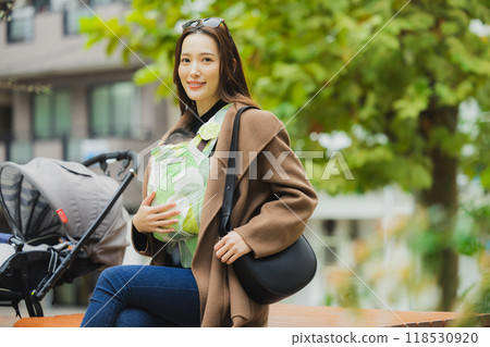 Mother walking with baby 118530920