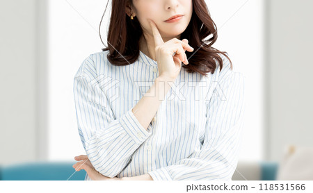 一個女人在想 一個女人在想 118531566