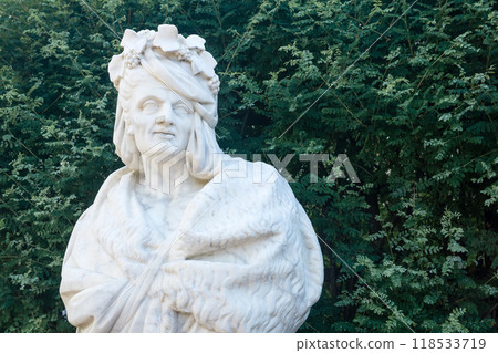 statue in the garden of the Grand Gatchina Palace 118533719