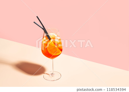 Aperol Spritz Cocktail drink 118534394