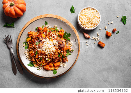 Pumpkin and Beef Bolonese Spaghetti Pasta Pumpkin and Beef Bolonese Spaghetti Pasta 118534562