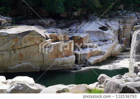 睡覺的地板 118536793