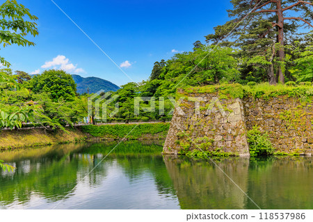 Fukushima Prefecture, Aizuwakamatsu City, Tsuruga Castle Entrance (Kitademarubori) 118537986