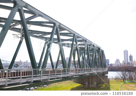 鐵路橋與城市景觀 118538189