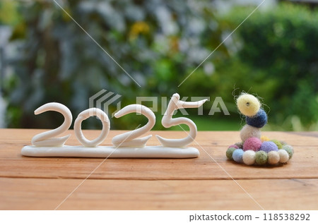 New Year's material: snake made from wool felt ball 118538292