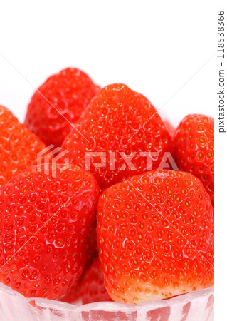 大草莓，Benikaori，靜岡縣新品種，玻璃容器，明亮的背景 118538366