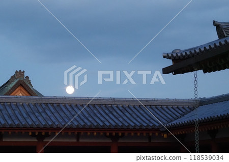中秋豐收的月亮與建築物 中秋豐收的月亮與建築物 118539034