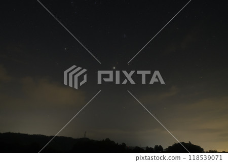 Jupiter, Aldebaran and other winter stars in the pre-dawn sky in Hakushu Town, Hokuto City 118539071