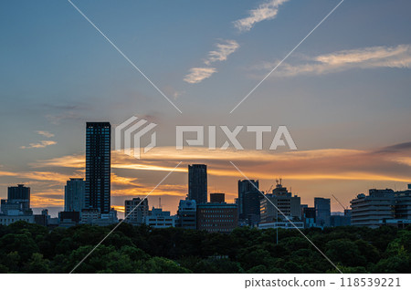 Osaka cityscape at dusk Osaka cityscape at dusk 118539221