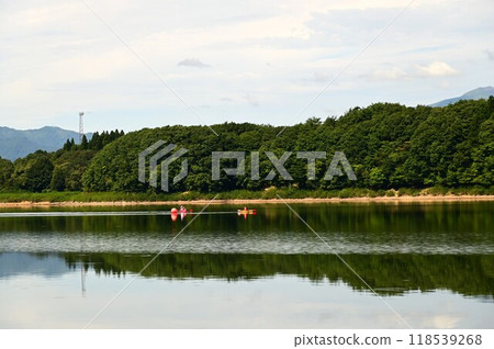 Lake Gosho in early autumn 118539268