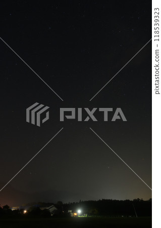 The Great Summer Triangle descending to the mountain edge in the western sky before dawn in Hakushu Town, Hokuto City The Great Summer Triangle descending to the mountain edge in the western sky before dawn in Hakushu Town, Hokuto City 118539323