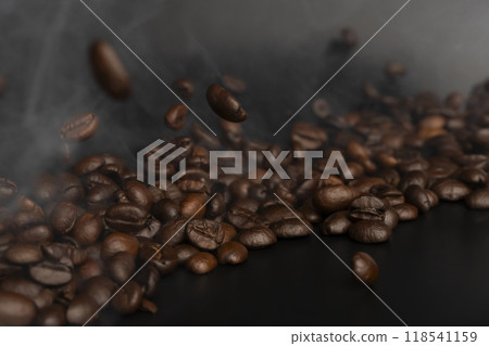 咖啡豆 烘焙咖啡豆中升起的蒸汽 118541159