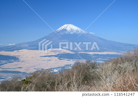 Mount Fuji in winter as seen from Mikuni Pass Mount Fuji in winter as seen from Mikuni Pass 118541247