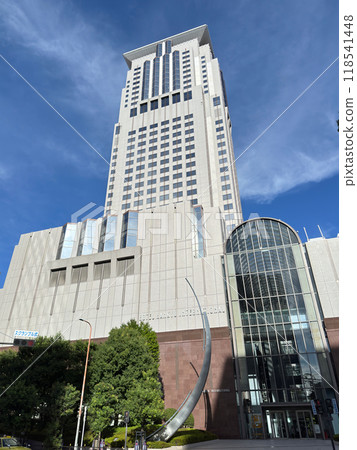 掌聲塔（大阪市北區茶屋町），設有阪急國際飯店等。 118541448