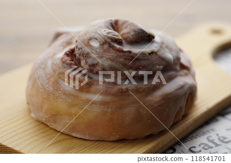 cinnamon roll  118541701