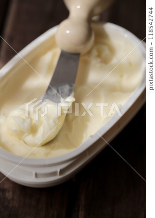 Margarine and butter knife Reduced trans fat margarine 118542744