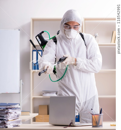 Professional contractor doing pest control at office 118542991