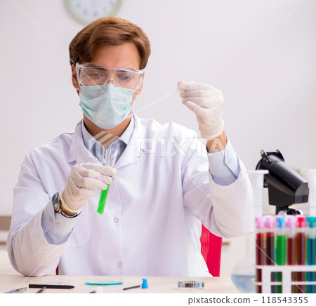 Young chemist working in the lab 118543355