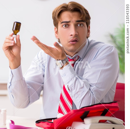 Man with first aid kit in the office 118543393