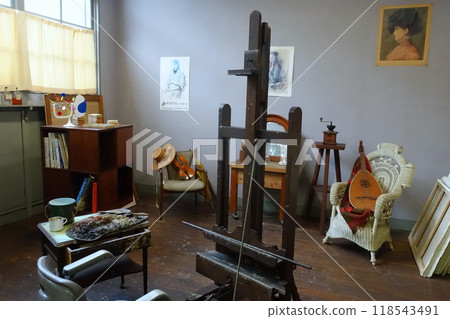 小磯良平美術館工作室 118543491