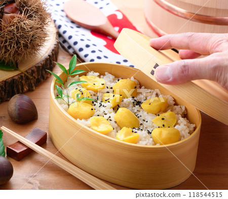 Autumn taste: Chestnut rice in a bento box 118544515