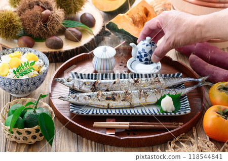 Autumn ingredients (Pacific saury, chestnut rice, pumpkin, persimmon, potato, yuzu) Autumn ingredients (Pacific saury, chestnut rice, pumpkin, persimmon, potato, yuzu) 118544841
