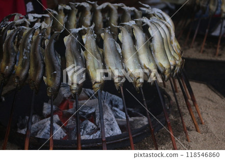 Salt-grilled salmon Salt-grilled salmon 118546860
